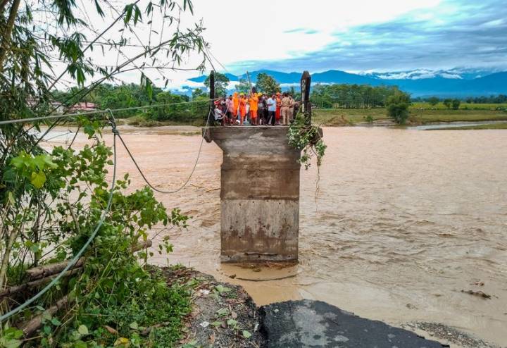20 killed in Darjeeling landslips, scores stuck