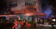 ¡Fuerte incendio en restaurante frente al Monumento a la Revolución!