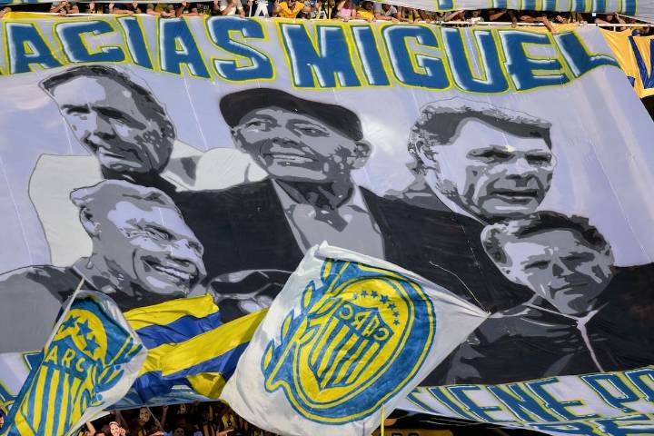 "La gloria no tiene precio". Rosario Central le dio el gran homenaje a Miguel Russo: gol de Véliz para el 1