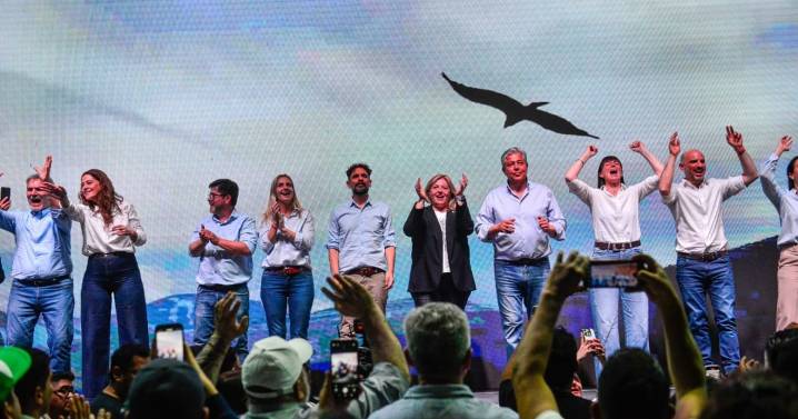 Rolando Figueroa cierra en el Ruca Che la campaña de La Neuquinidad para las legislativas