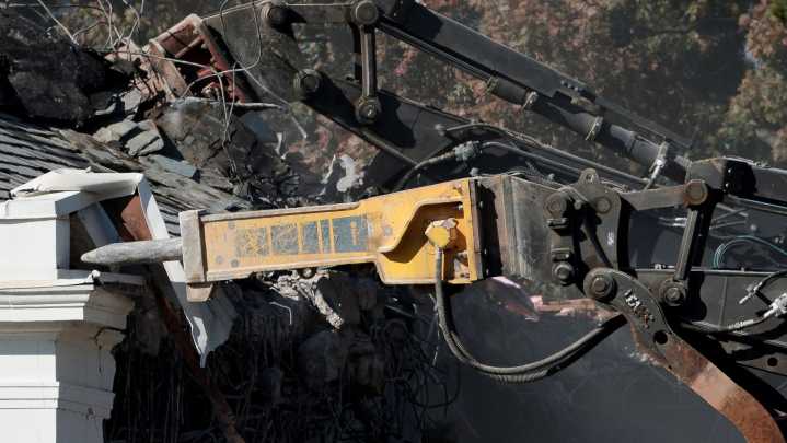 See scenes from demolition of East Wing of the White House