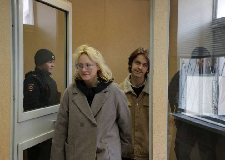 Young Russian street musicians who played anti-Kremlin songs get more jail time