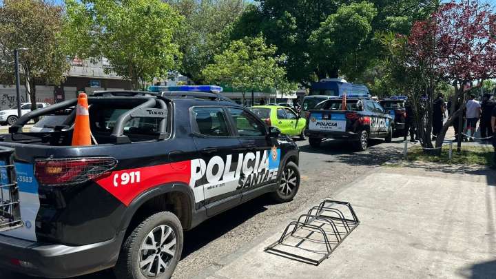 Intervención policial en Avenida Freyre y Mendoza: una mujer fue aprehendida