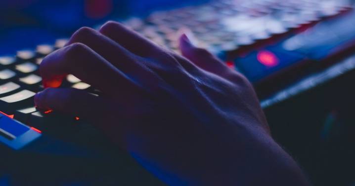 Lo imputaron por grooming contra una adolescente en Cipolletti: se hacía pasar por un joven