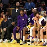 Lakers feel lack of LeBron in NBA season
