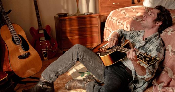Jeremy Allen White on taking 'a leap of faith' to play Springsteen in 'Deliver Me From Nowhere'
