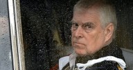 El príncipe Andrés renuncia a sus títulos de duque y honores reales tras múltiples escándalos relacionados con Jeffrey Epstein y espionaje