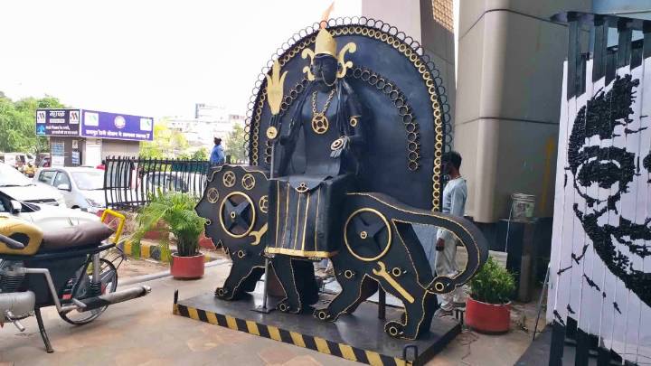 WATCH | Railway Technician Crafts 10-Foot Durga Idol From Scrap In Raipur