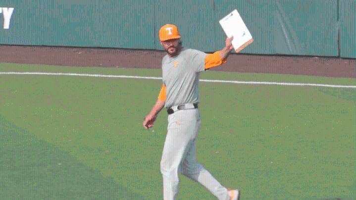Vol fans show support for Tony Vitello at scrimmage amid uncertain future
