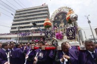 Editora Perú rindió homenaje a Señor de los Milagros en penúltima procesión en Lima