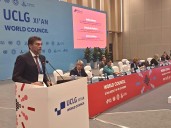 Barcala reclama en China una financiación «justa y suficiente» para los municipios