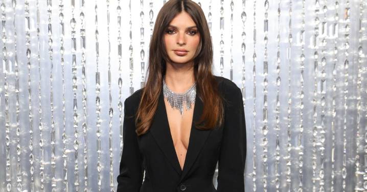 Emily Ratajkowski Turns Heads in Thigh