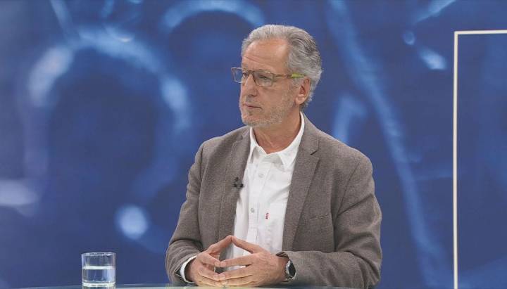 "Sería iluso": Biministro García ve inviable una ley para adelantar devoluciones por alza en cuentas de la luz