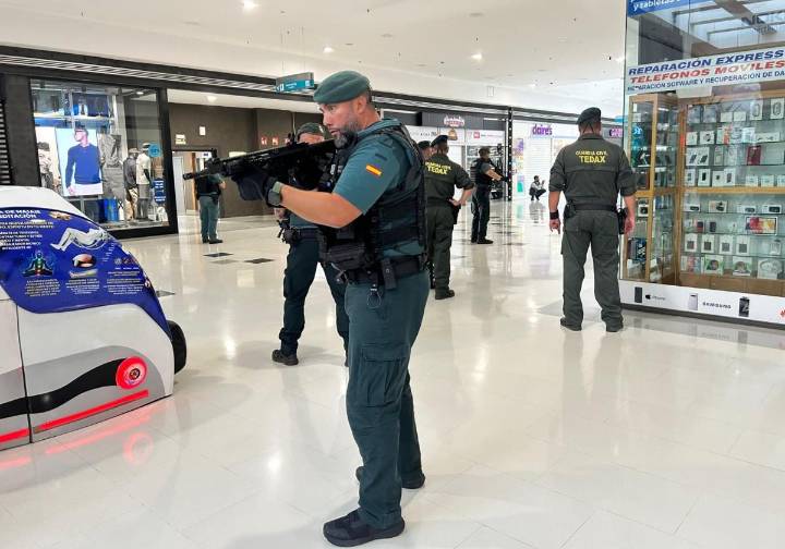 La Guardia Civil de Las Palmas realiza un simulacro en un centro comercial de Gran Canaria