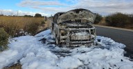 Una furgoneta echa a arder en la N-620, en Barbadillo