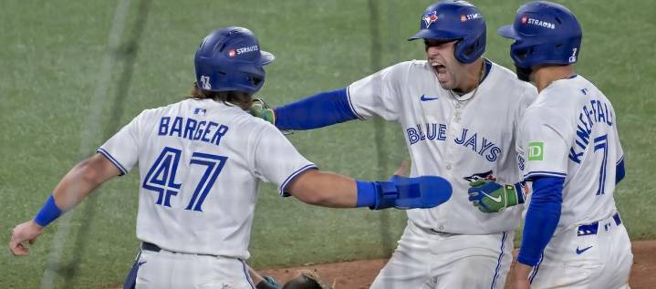Jonrón de Springer lleva a los Azulejos a la Serie Mundial