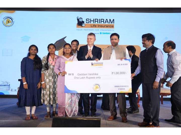 Shriram Life Awards Scholarships to Govt School toppers from All