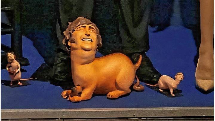 Un artista expuso una obra que muestra a Milei como perro faldero de Trump