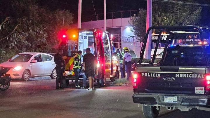 Motocicleta y camioneta chocaron en bulevar Hidalgo