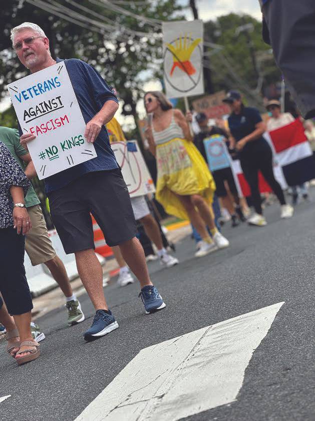 Cientos de manifestantes rechazan en Puerto Rico las políticas autoritarias y violentas de la administración Trump