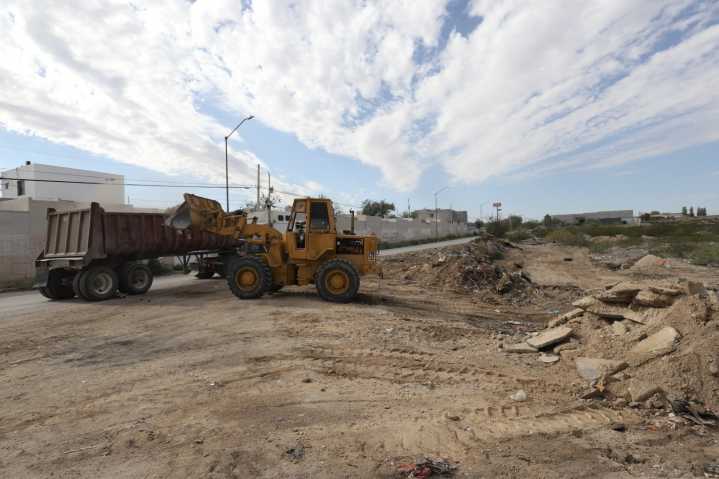 Atienden limpieza de predio baldío tras petición ciudadana en Cruzada por...