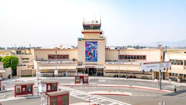 Burbank airport without air-traffic controllers for hours amid staffing shortage