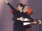 El día que Michael Jackson salvó a un fan de caer en pleno concierto
