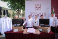 Joaquín Díaz Mena entrega equipo de cómputo y uniformes al personal de la UPN