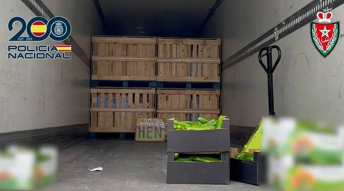 Requisadas en Granada y Cádiz 20 toneladas de hachís ocultas entre pimientos en camiones procedentes de Marruecos