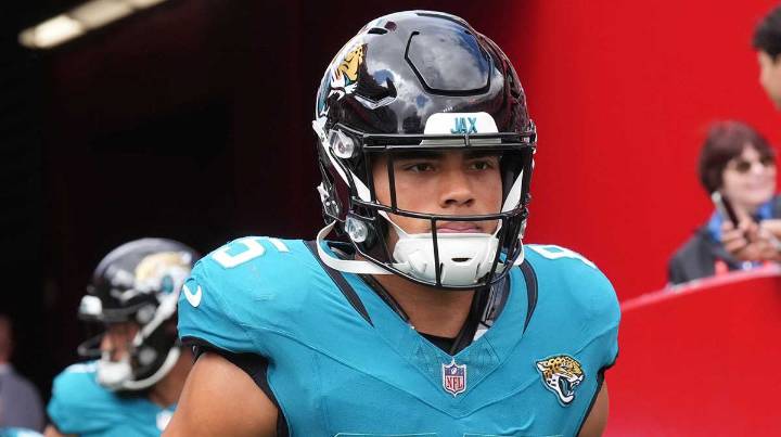 Jaguars’ Brenton Strange placed on IR with quad injury