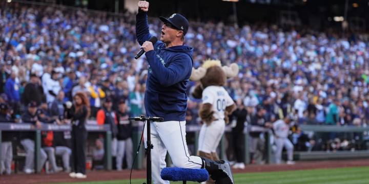 Trent Thornton threw out first pitch for 2025 ALDS Game 2