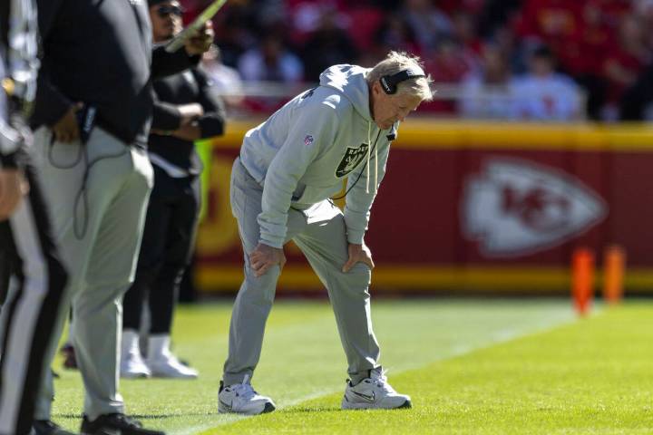 Raiders offense, defense get failing grades vs. Chiefs in Week 7 in Kansas City