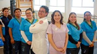 Brindan fisioterapia para las personas con lupus y artritis en Fundación Maritere de Puebla
