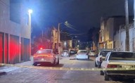 Hombre sufre infarto fatal al empujar vehículo