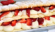 Fresco, rápido y delicioso: el postre de vainilla y frutilla que se hace en solo 4 pasos