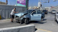 Automovilista se pasa el amarillo y choca por alcance a otro carro en Saltillo