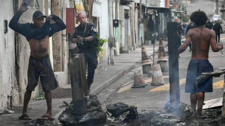 Escenas de guerra en Brasil: La operación policial más mortífera en Río de Janeiro deja más de 64 muertos