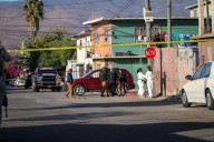 Sujetos llegan en moto y asesinan a un hombre a balazos dentro de su camioneta en Valle Verde