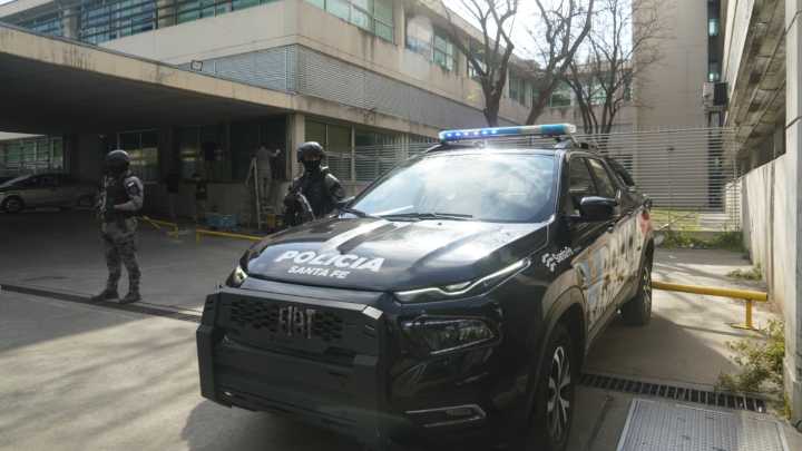 Balacera al Heca: la Policía secuestró celulares y ropa en tres allanamientos en zona oeste