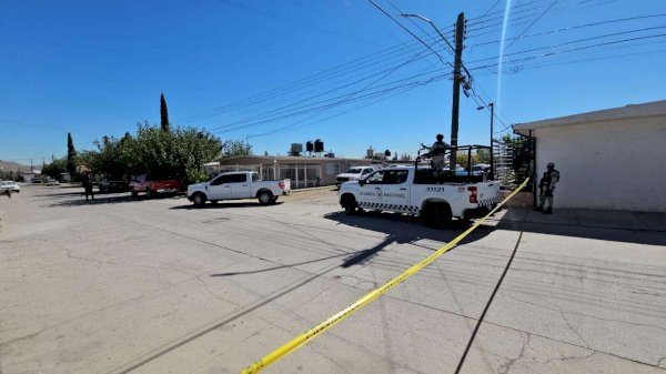 Realizan autoridades ferales y estatales cateo por homicidio reciente