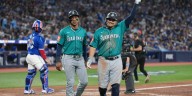 Josh Naylor homers in front of friends, family in Canada
