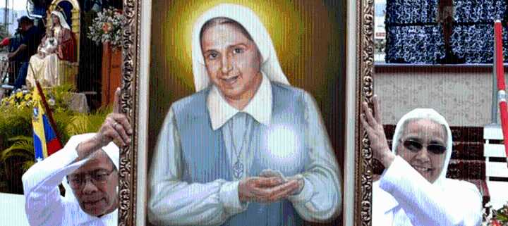 Carmen Rendiles fue rechazada en congregaciones religiosas por no tener un brazo y nada detuvo su fe