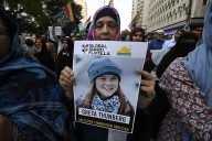 Uno de los ministros ultras del Gobierno israelí visita a los 473 detenidos de la flotilla: "¡Son terroristas!"