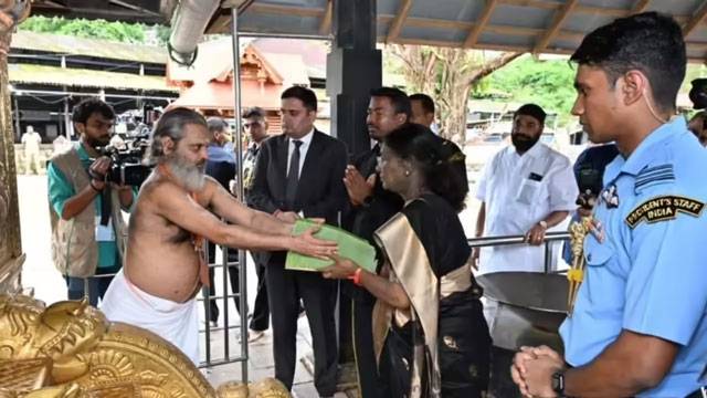President Droupadi Murmu becomes first woman head of state to offer prayers at Sabarimala