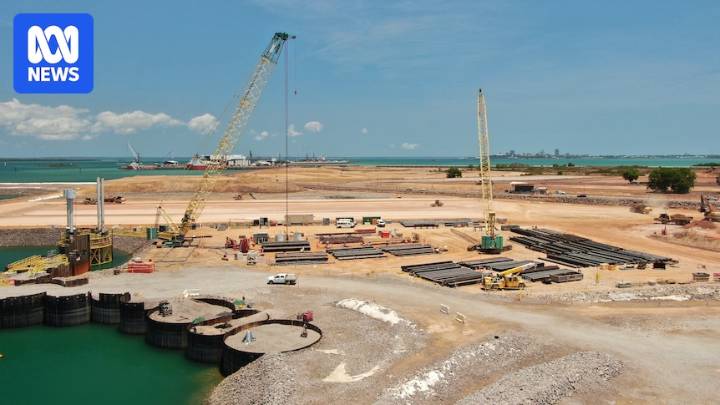 NT government should proceed with Darwin ship lift project despite cost blowout, report finds