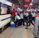 IRCTC staff swap punches at Nizamuddin Station