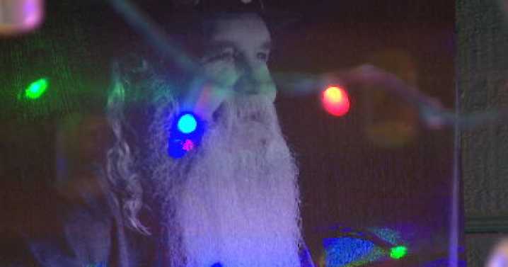 Santa's Pub reopens in Nashville to celebrate late owner Denzel 'Santa' Irwin's 76th birthday