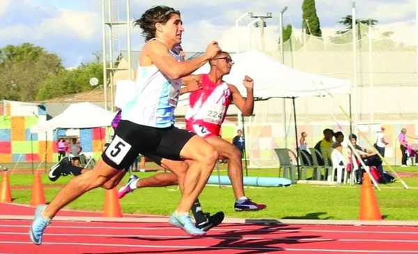 El riojano Matías Castro batió el récord provincial en los 100 metros llanos en Atletismo
