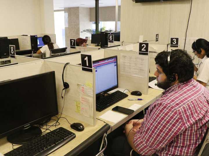 Condenan a una ART a indemnizar a un trabajador de un call center