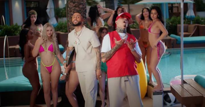 "Me está gustando lo que veo": Bebeshito se pone en modo repartidor de pizza en su estreno con DJ Adoni